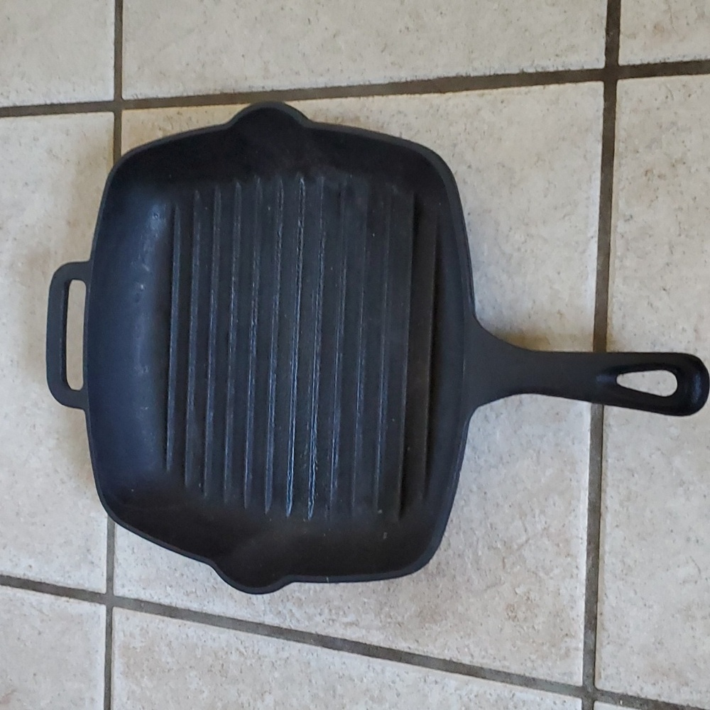 Cast iron grill pan